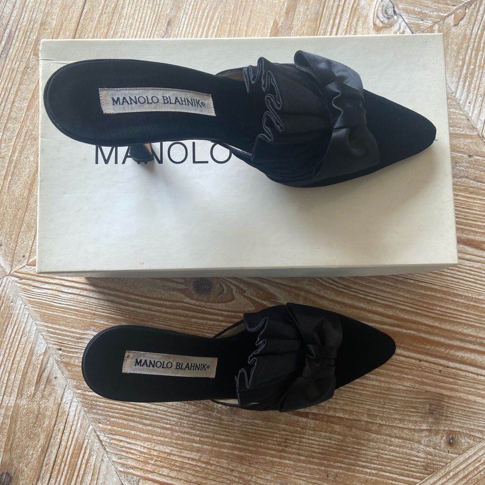 Manolo Blahnik black heels in perfect condition